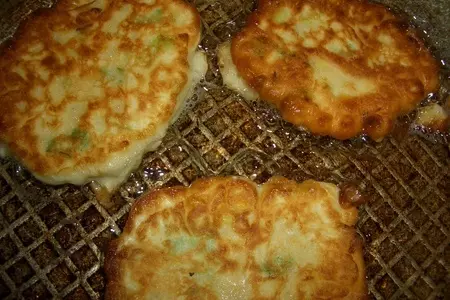 Кукурузные оладьи с зеленым луком: шаг 4