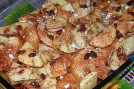 Медовые яблоки с сухофруктами: шаг 2