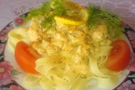 Паста в сливочном соусе с семгой и креветками: шаг 1