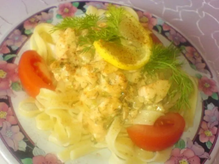 Паста в сливочном соусе с семгой и креветками: шаг 2