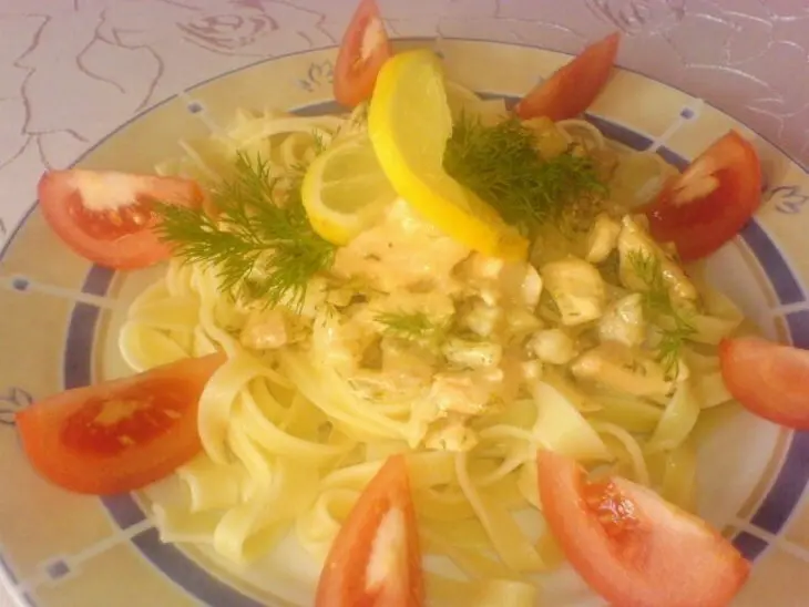 Паста в сливочном соусе с семгой и креветками: шаг 3