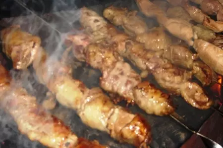 Шашлык из печени в сетке+ закусочные шампиньоны: шаг 8