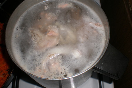 Сырный суп с красной рыбой, заодно солим рыбку.: шаг 4