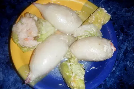 Кальмары с сёмгой,креветками и розочками из пекинской капусты: шаг 4