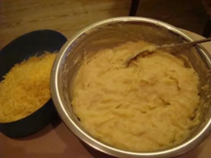 Картофельные оладьи с сыром: шаг 3