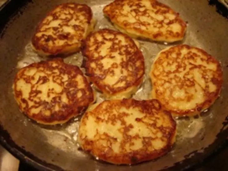 Картофельные оладьи с сыром: шаг 6