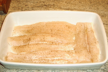 Рыбка в сухарях и сливочном соусе: шаг 1