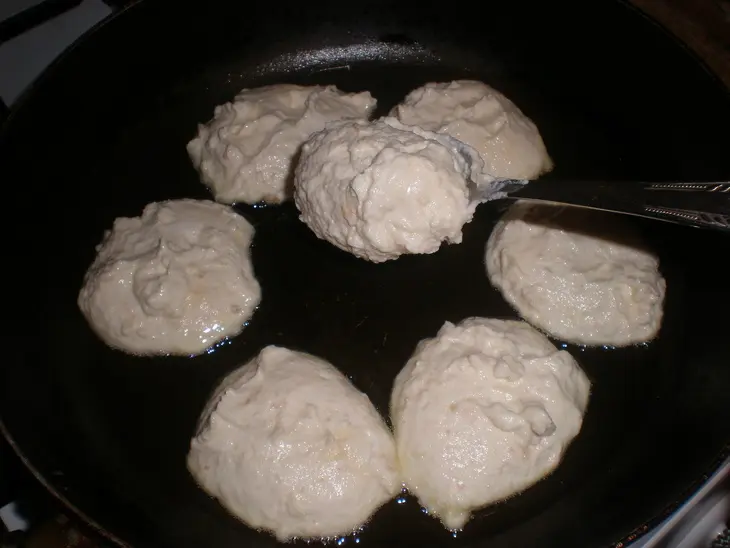 Сырники с яблоками: шаг 3
