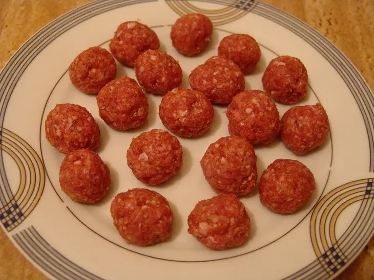 Греческое рагу с мясными шариками к пасте: шаг 1