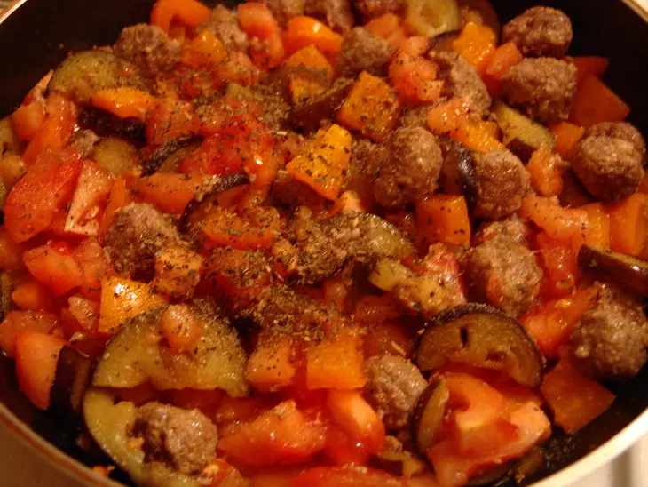 Греческое рагу с мясными шариками к пасте: шаг 5