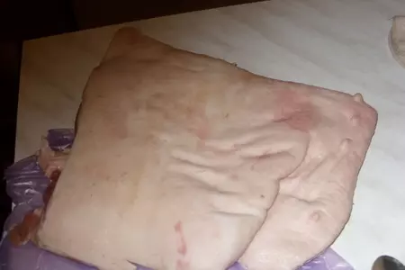 Рулет из свиного подчеревка: шаг 1