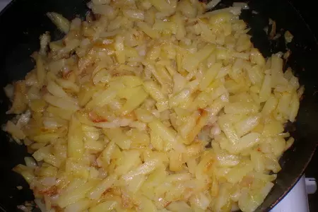 Жаренный картофель с луком: шаг 4