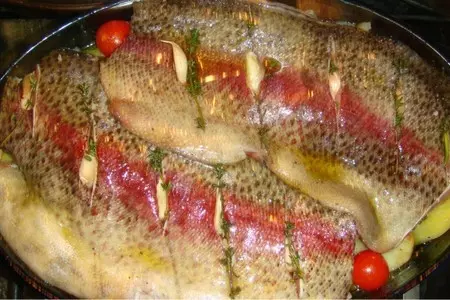 Форель, запеченная с чесночным картофелем и фенхелем.: шаг 6