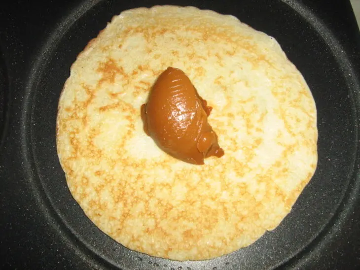 Блинчики со сгущенкой: шаг 3