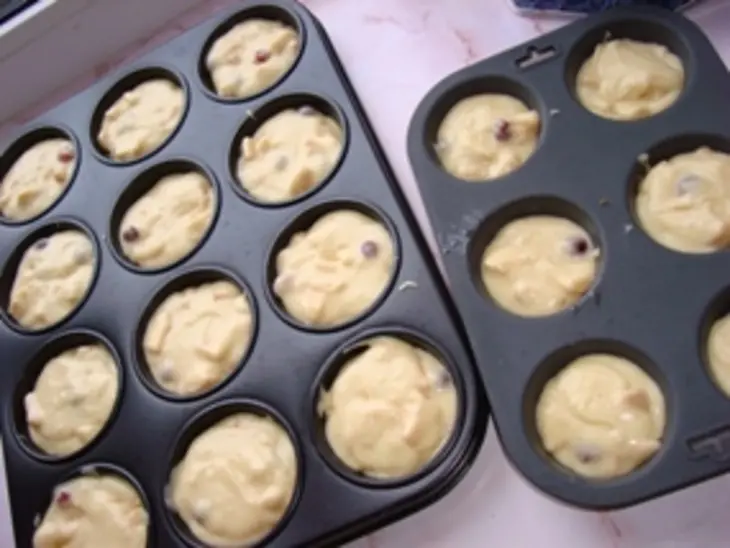 Маффины с яблоками и клюквой: шаг 4