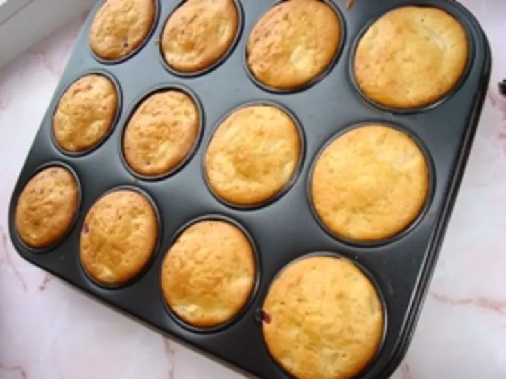 Маффины с яблоками и клюквой: шаг 5