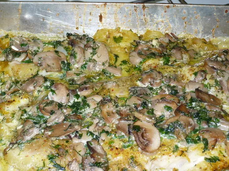 Печеные картофель с рыбой под грибным соусом: шаг 3