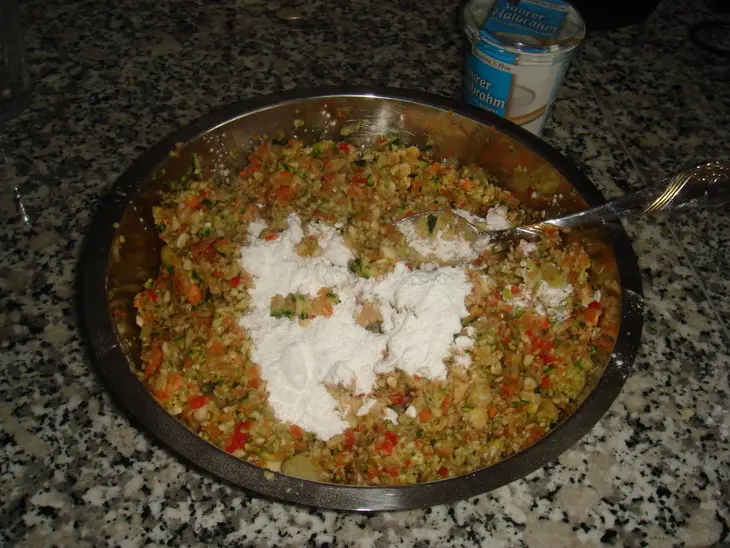 Овощные оладушки "вкусняшки": шаг 3
