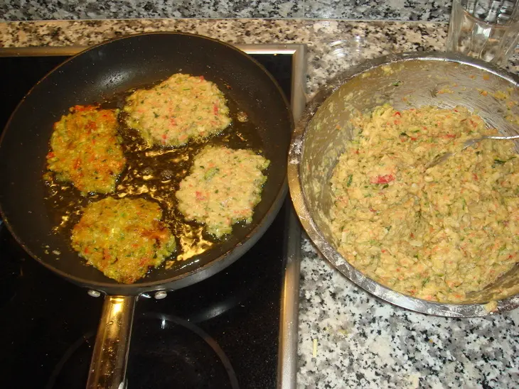 Овощные оладушки "вкусняшки": шаг 4