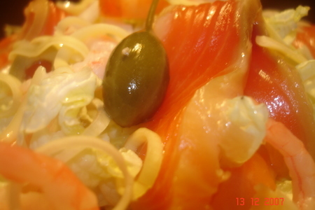 Салат из пекинской капусты с лососем и креветками: шаг 3