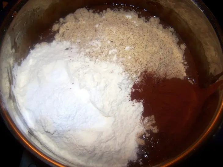 Торт "шоколадно-вишнёвая сказка" (и снова влажно и нежно, да с ореховой ноткой ): шаг 3