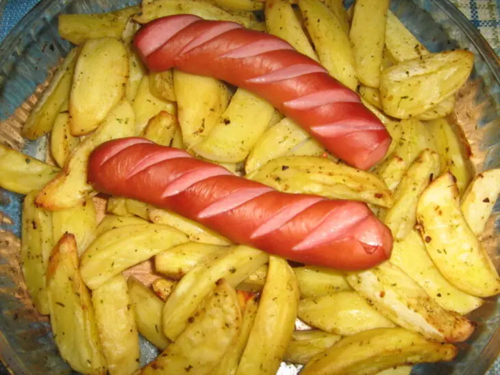 Картошка деревенская с сосисками: шаг 5