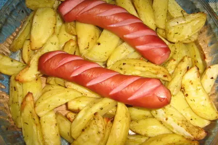 Картошка деревенская с сосисками: шаг 5