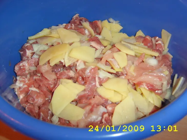 Пирог с мясом и картошкой.: шаг 2