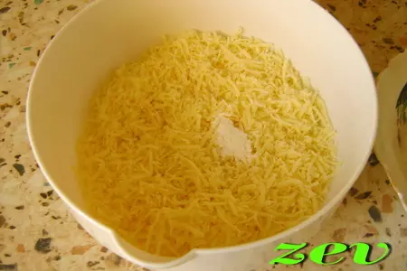 Погоча - турецкие булочки с сыром и кунжутом: шаг 2