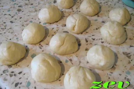 Погоча - турецкие булочки с сыром и кунжутом: шаг 4