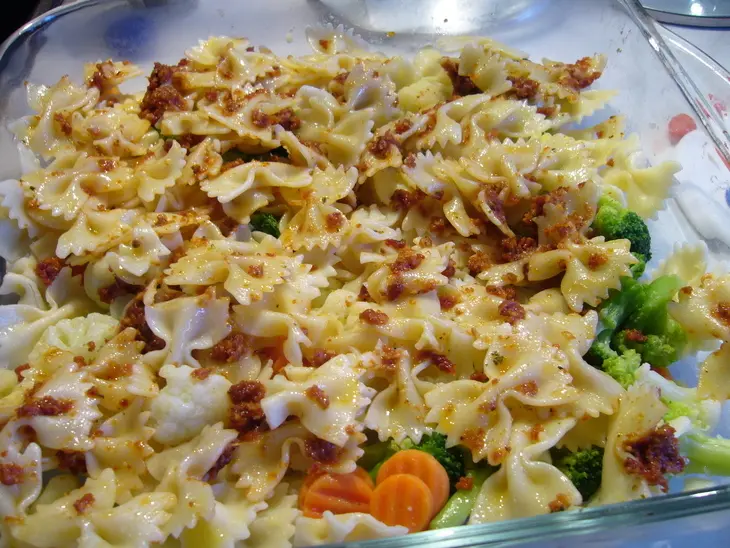Фарфалле с песто, запеченные с овощами под соусом бешамель: шаг 2