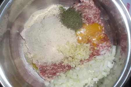 Мясной колобок с сюрпризом(не проходить мимо!!!!): шаг 2