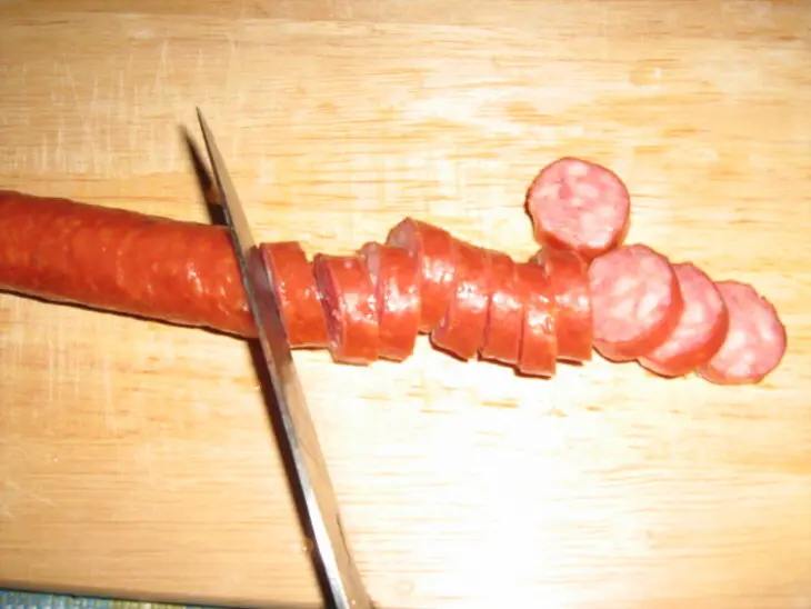 Суп из щавеля с колбасками: шаг 2
