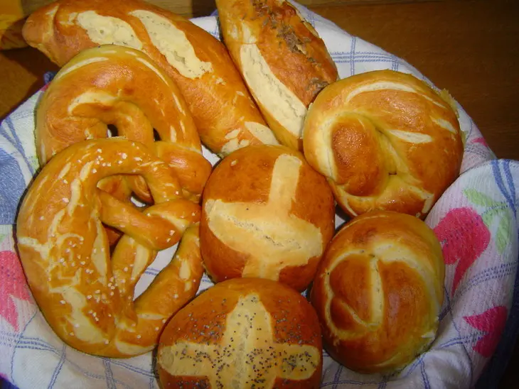 Булочки от брецелей (brezeln)-laugenbrötchen: шаг 8