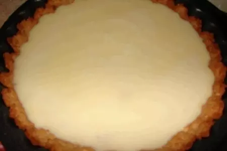 Простой пирог со сгущёнкой: шаг 2