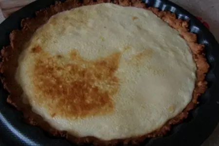 Простой пирог со сгущёнкой: шаг 4