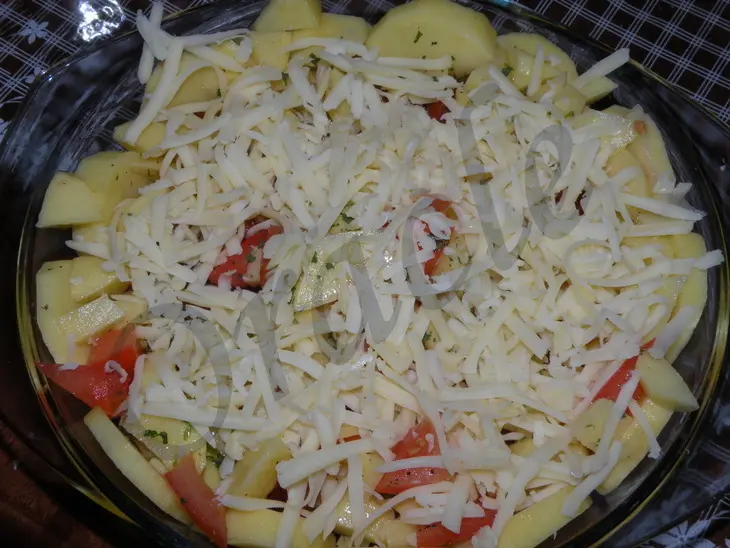 Картофельный рататуй под сыром: шаг 3