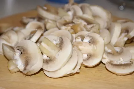 Пряный салат с говядиной, свёклой и грибами: шаг 4