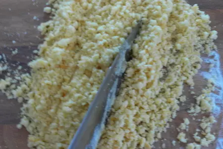 Ореховые шарики (печенье с орехом и персиковым вареньем): шаг 3