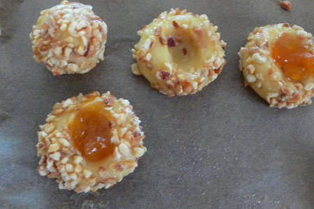 Ореховые шарики (печенье с орехом и персиковым вареньем): шаг 7