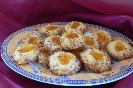 Ореховые шарики (печенье с орехом и персиковым вареньем): шаг 8