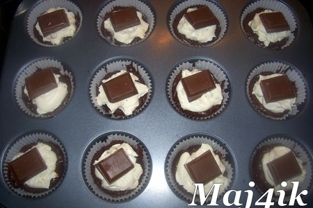 Мокрые шоколадные крем-маффины "сладкое блаженство" (с начинкой из маскарпоне и шоколада): шаг 6