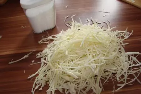 Салат с капустой: шаг 1