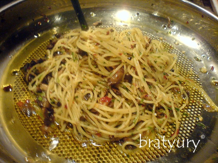 Спагетти ал денте с острым чесночно-грибным соусом: шаг 7