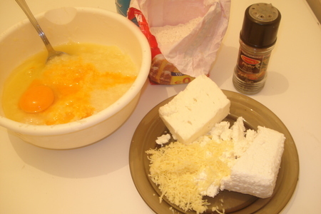 Деруны с сырной начинкой и йогуртовым соусом/версия/: шаг 1