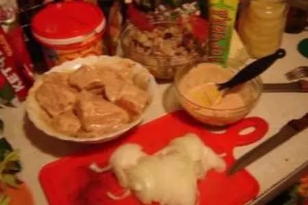 Курица в остро-кисло-сладкой подливке с грибами и ананасами: шаг 2