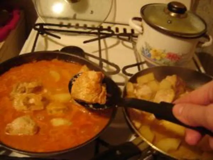 Курица в остро-кисло-сладкой подливке с грибами и ананасами: шаг 5