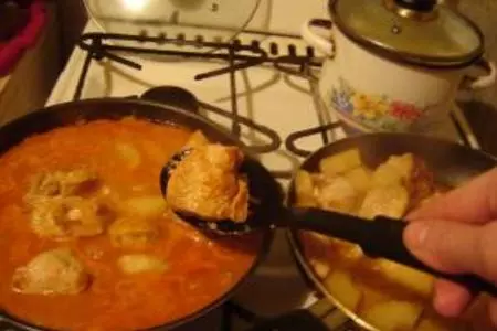 Курица в остро-кисло-сладкой подливке с грибами и ананасами: шаг 5