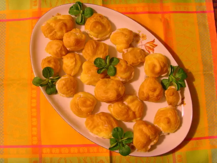 Petits choux или маленькие заварные пироженные с копчёным лососем.: шаг 1