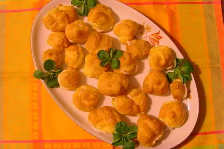 Petits choux или маленькие заварные пироженные с копчёным лососем.: шаг 1